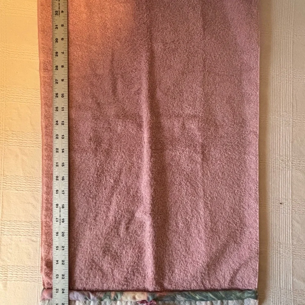 Vintage Pink Towel with Ruffled Trim